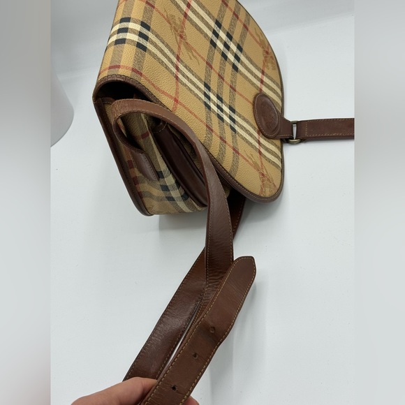 AUTHENTIC BURBERRY Crossbody Flap Ba - Picture 10 of 13